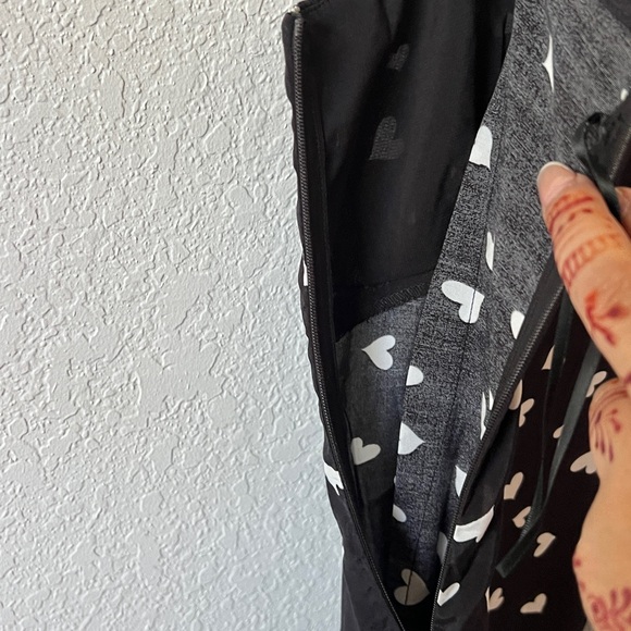 Urban Revivo NWT Heart mini dress Black and white size 4 - Picture 4 of 11